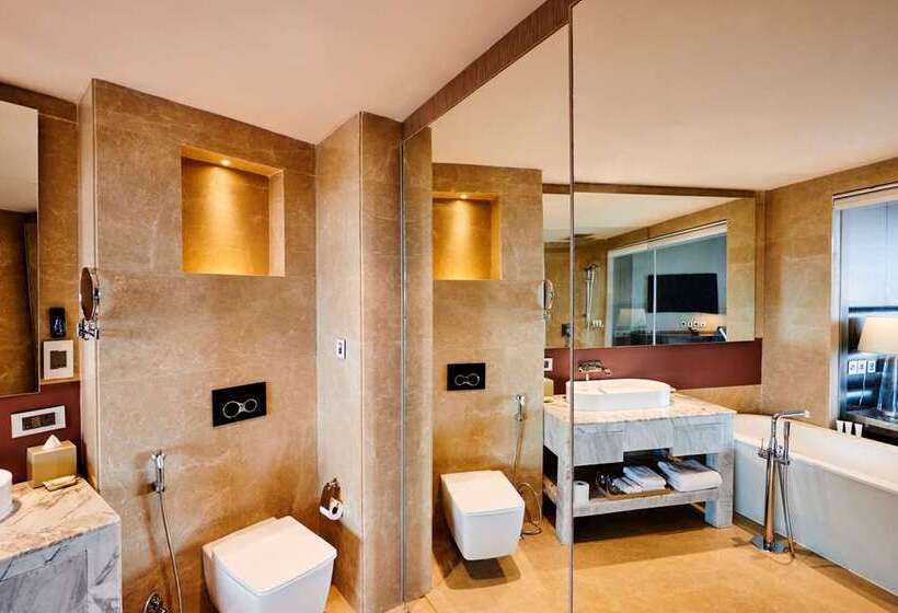 Люкс Кровать Кинг, Hilton Pilar
