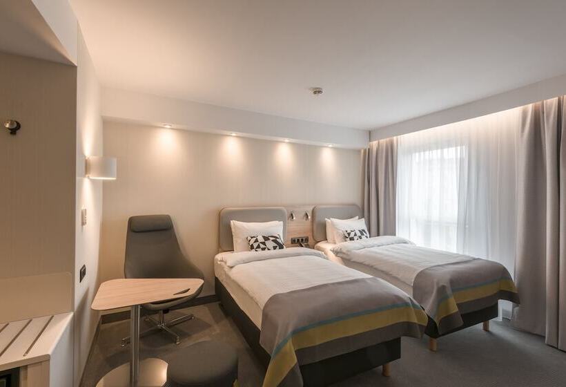 Номер Стандарт, Holiday Inn Express   Wuppertal   Hauptbahnhof, An Ihg