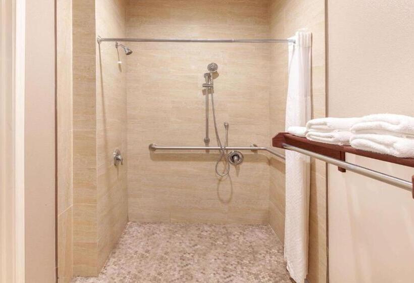 Номер Deluxe Адаптированный для Инвалидов, Super 8 By Wyndham Houston Northwest Cypress