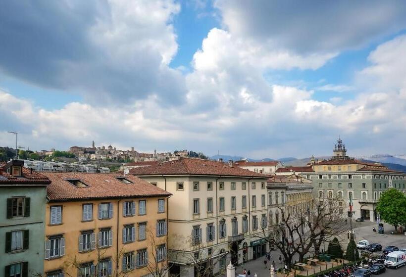 اتاق لوکس با چشم‌انداز شهر, Bergamo Inn 15