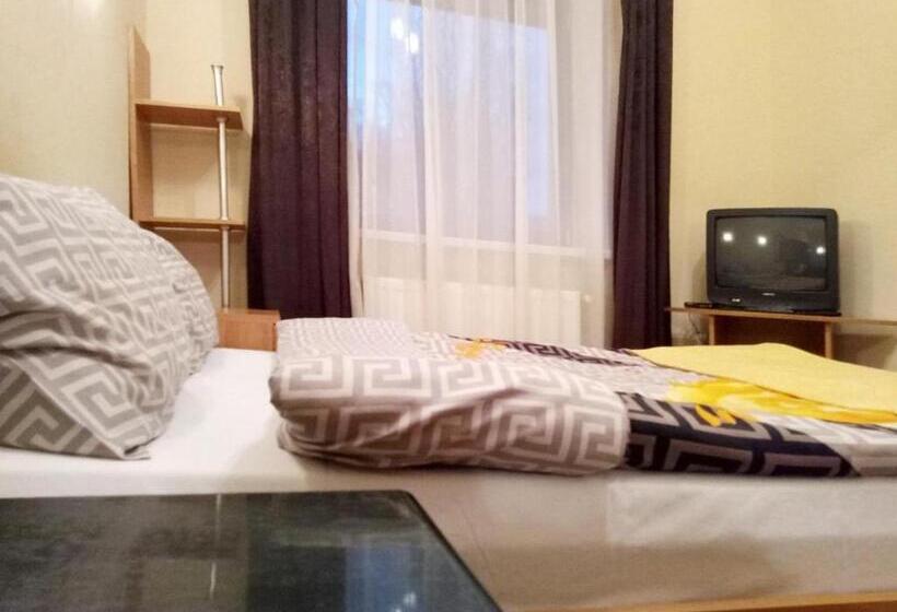 اتاق استاندارد با سرویس بهداشتی مشترک, Eney Budget Three Room Apartment