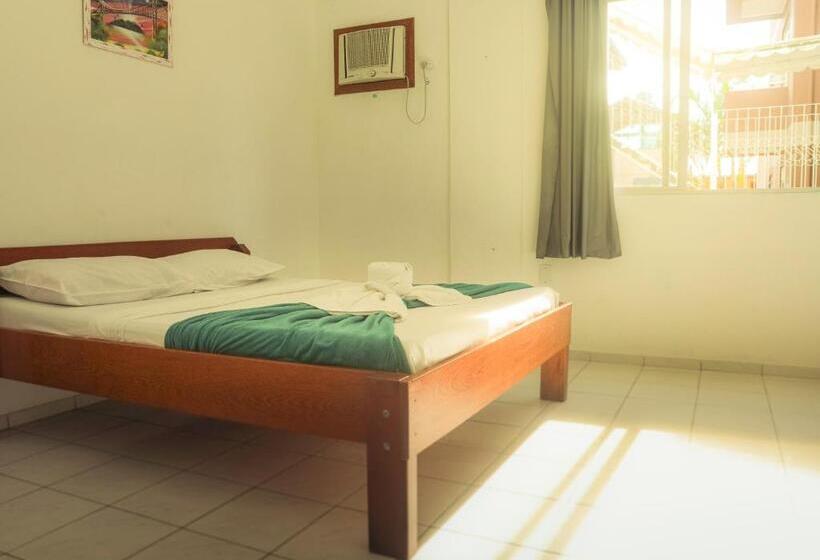 Quarto Economy, Hanna Amsterdam Praia