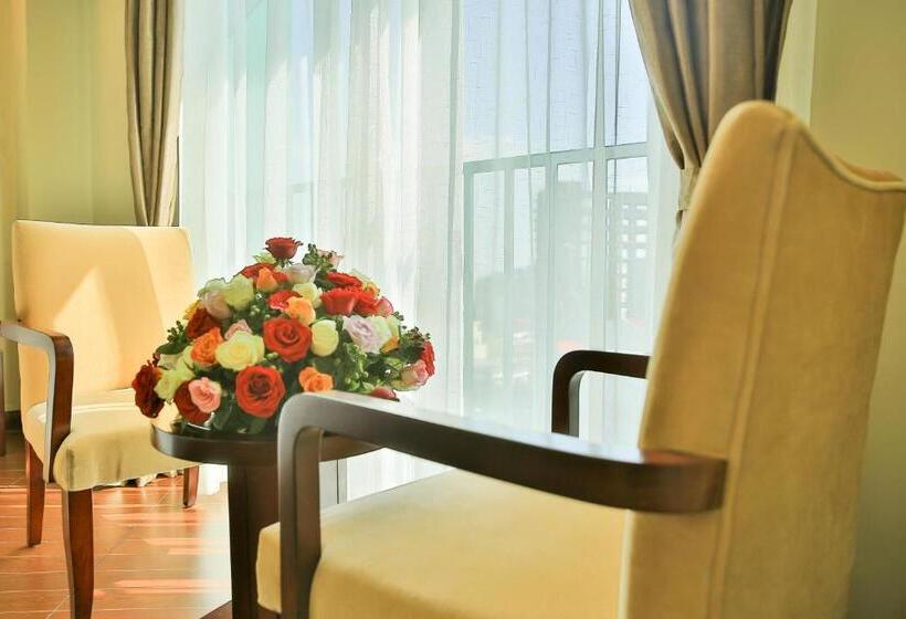 Deluxe Suite King Bed, Magnolia Hotel & Conference Center