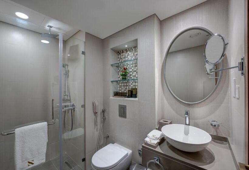 家庭套房2间卧室，带露台, The S Hotel Al Barsha