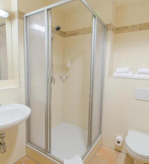 Четырехместный Номер Стандарт, Jufa Hotel Neutal