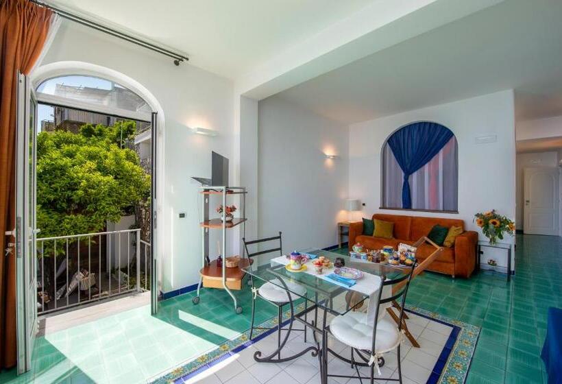 Апартаменты 1 Спальня Вид на Море, Amalfi Residence