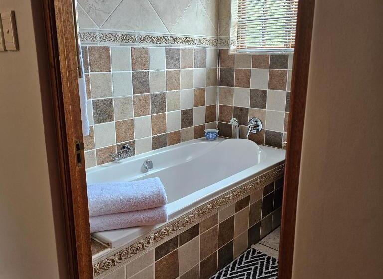 Люкс с Балконом, House Of House Guest House