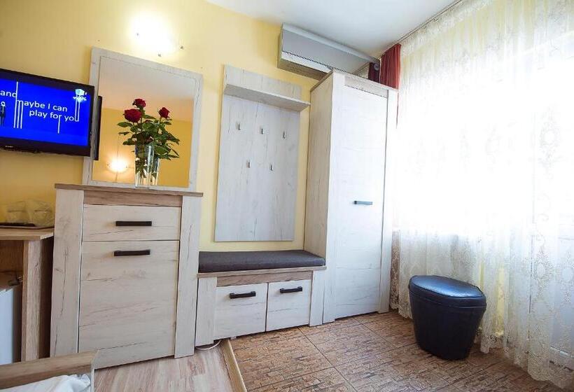 Номер Стандарт с Балконом, Complex Alutus  Camere De Inchiriat
