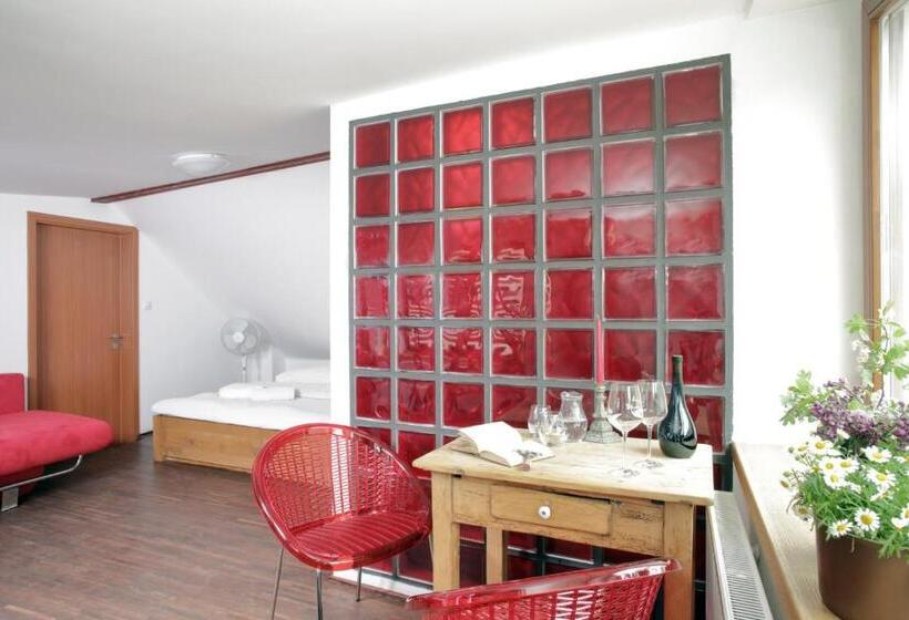 اتاق لوکس سه تخته, Pension Sebastian