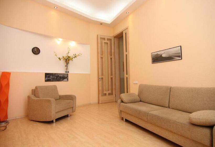 اتاق خانوادگی با چشم‌انداز دریا, Apart Hotel On Preobrajenskaya 24