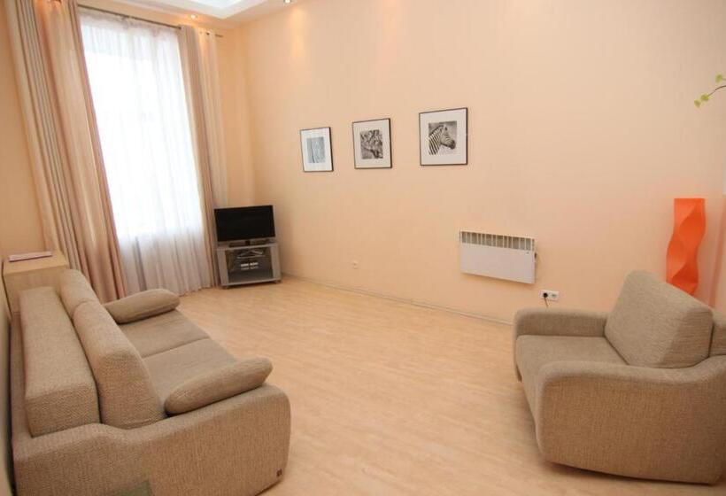 اتاق خانوادگی با چشم‌انداز دریا, Apart Hotel On Preobrajenskaya 24