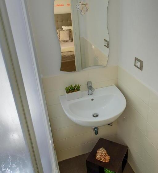 غرفة قياسية مزوَّدة بتراس, B&b L'arca Di Noè