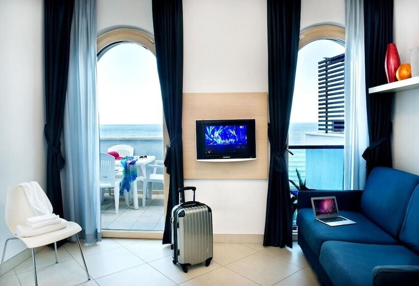 Superior 2-bedroom flat with sea view, Residence Mareamare