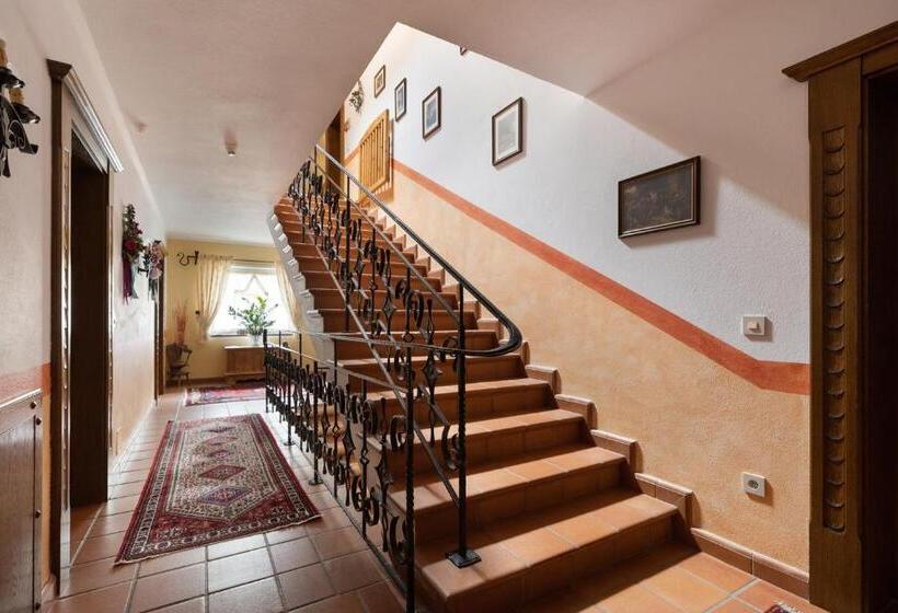 آپارتمان 3 خوابه, Pension Glockenstuhl