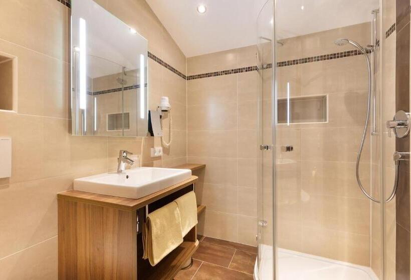 Апартаменты 3 Спальни, Pension Glockenstuhl