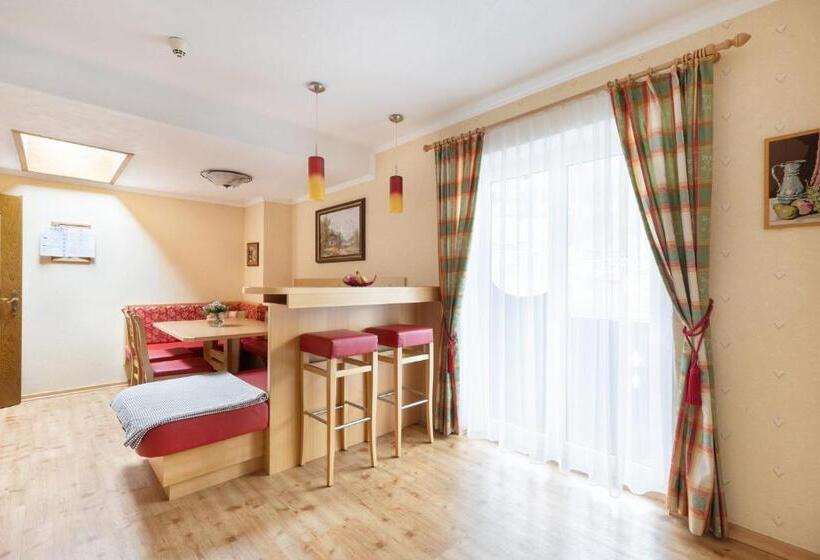 آپارتمان 3 خوابه, Pension Glockenstuhl
