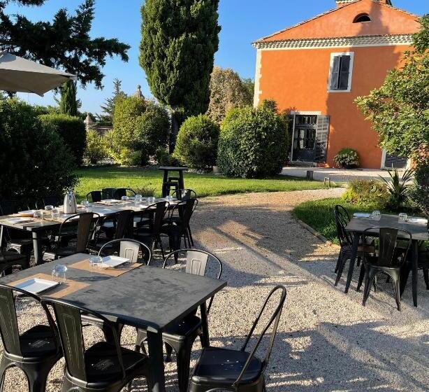 اتاق استاندارد با تراس, Chateau Des Cinq Cantons