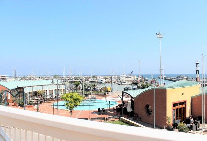 Apartamento 1 Dormitório com Terraço, Residence Fiorella