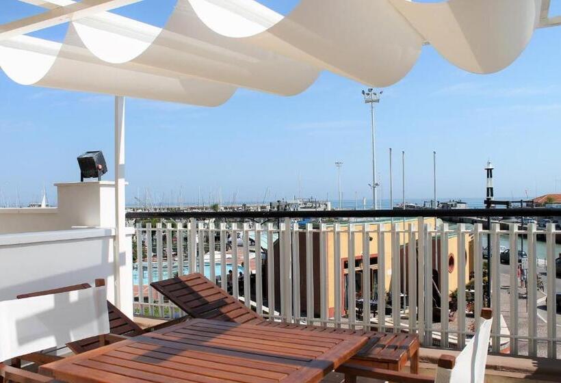 Estúdio standard com Terraço, Residence Fiorella