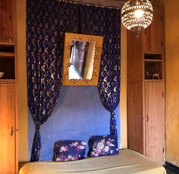اتاق اکونومی, Auberge Chez Julia