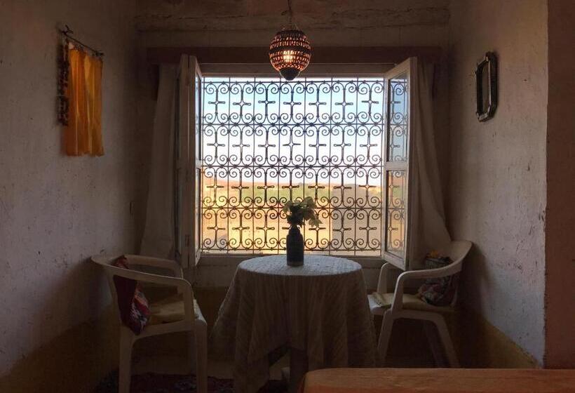اتاق اکونومی, Auberge Chez Julia