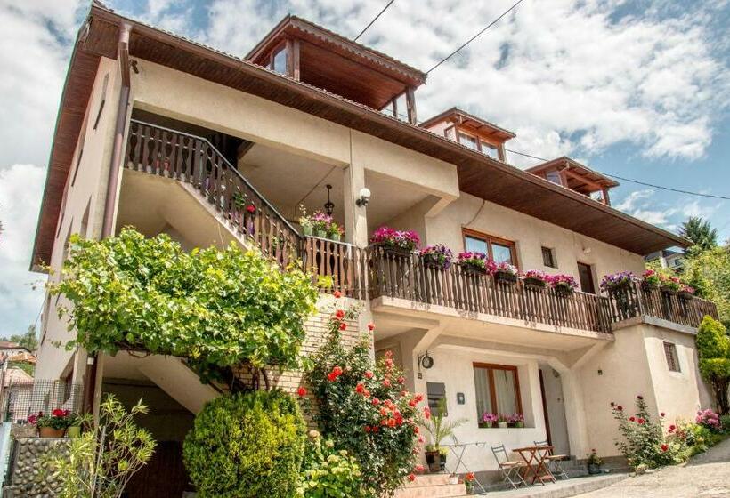 اتاق استاندارد سه تخته با سرویس بهداشتی مشترک, Guest House Kevser