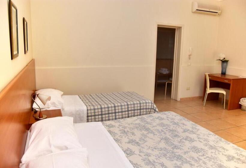 اتاق ساده سه‌ نفره, Affittacamere Sestiere Santa Caterina