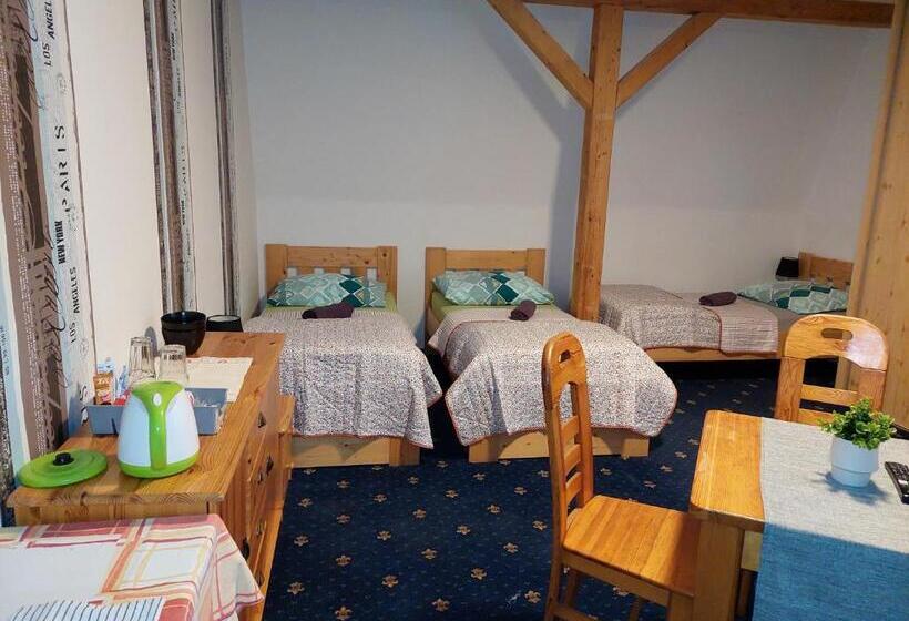 Четырехместный Номер Стандарт с Балконом, Guest House Na Kope Ku