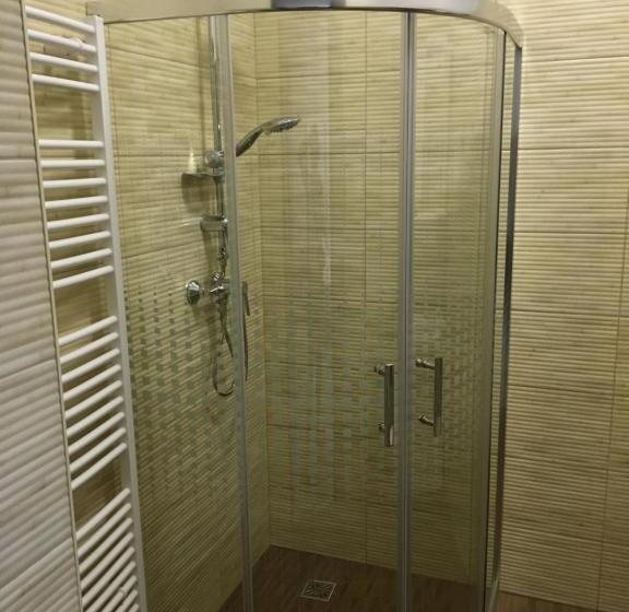 패밀리 룸, Kristály Apartmanok