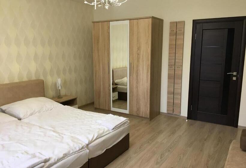 Семейный Номер, Kristály Apartmanok
