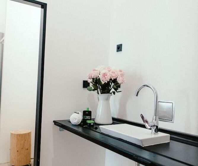 Кровать в Многоместном Номере с Общей Ванной, Wake Up Wellness Hostel