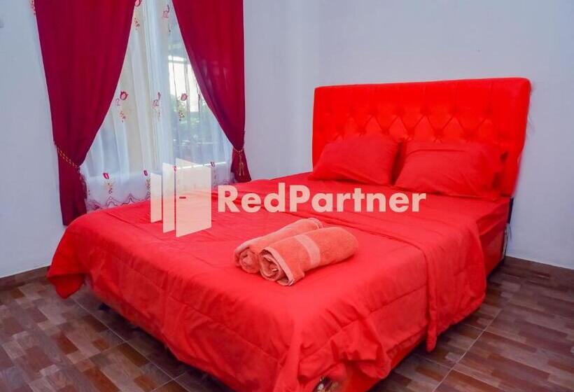 Номер Deluxe, Ms Hotel Pangandaran Mitra Reddoorz
