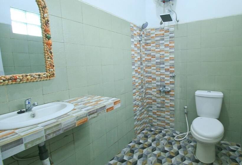 Номер Deluxe, Ms Hotel Pangandaran Mitra Reddoorz