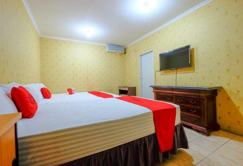 Семейный Номер, Reddoorz Near Universitas Diponegoro Semarang