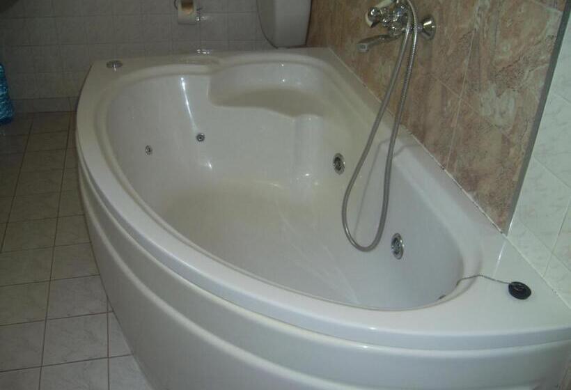 Люкс, Family Hotel George