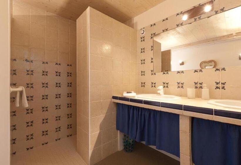 Семейный Номер, Domaine De La Combotte