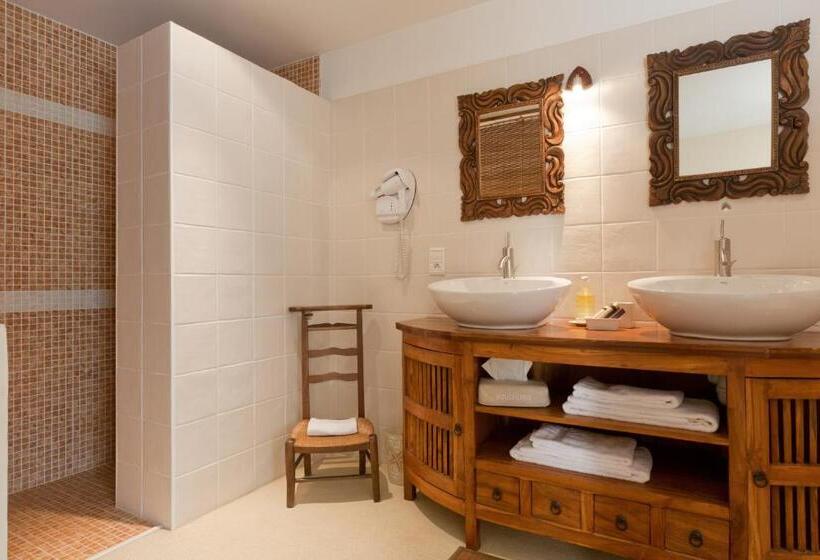 Четырехместный Номер Стандарт, Domaine De La Combotte
