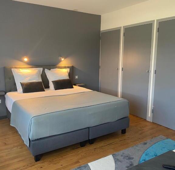 Номер Deluxe, Avenue De La Gare