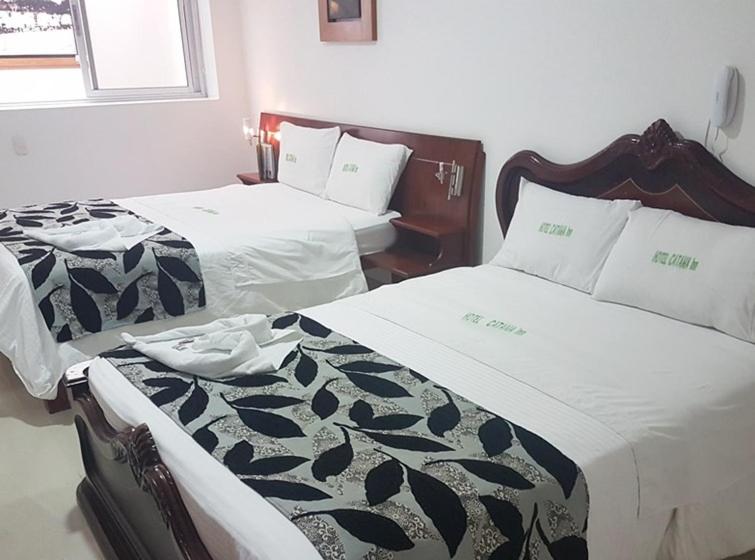 四人标准间, Catama Inn