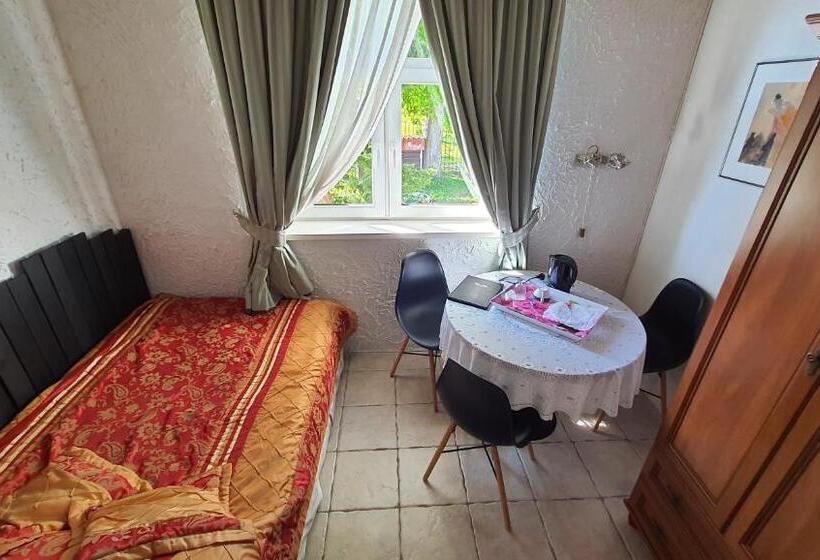 سوئیت خانواده 2 خوابه, Villa Meretare
