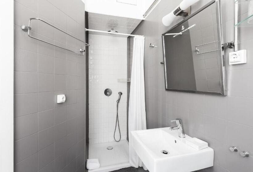 Junior suite with river view, Guestready   Innvict Building
