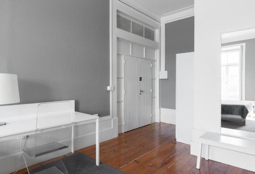 Deluxe room with river view, Guestready   Innvict Building