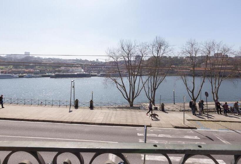 Deluxe room with river view, Guestready   Innvict Building