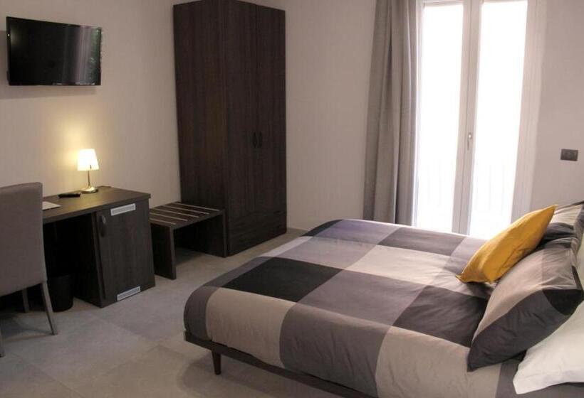 اتاق استاندارد سه نفره, Easyroom Frosinone   Casello Autostradale