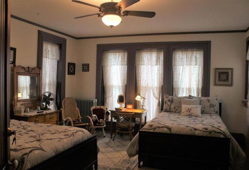 Standard room with outdoor bath, Spencer House Bed & Breakfast