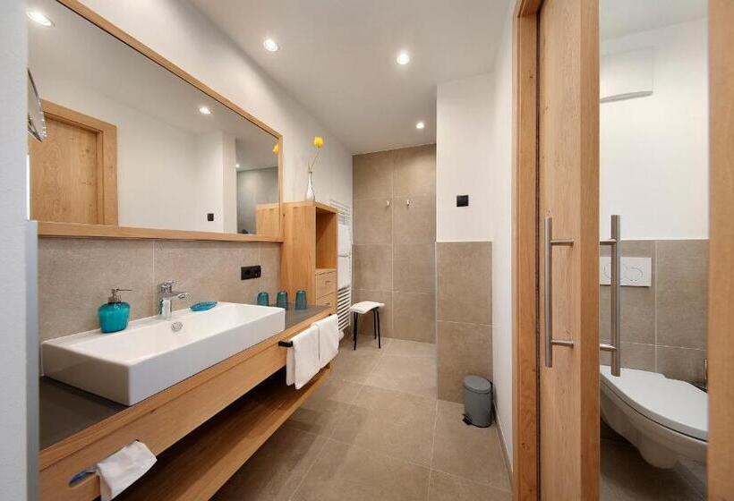 Четырехместный Номер Стандарт с Балконом, Appartement Hotel Anthea