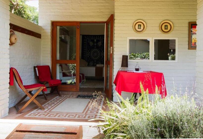 Quarto Familiar Vista Jardim, Rustic Butler B&b