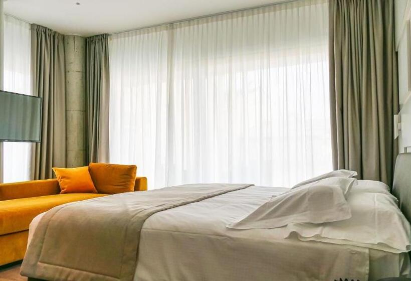 Quarto Triplo Deluxe, Solho