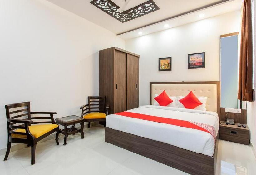 Quarto Triplo Clássico, Oyo 26880 Happy Home