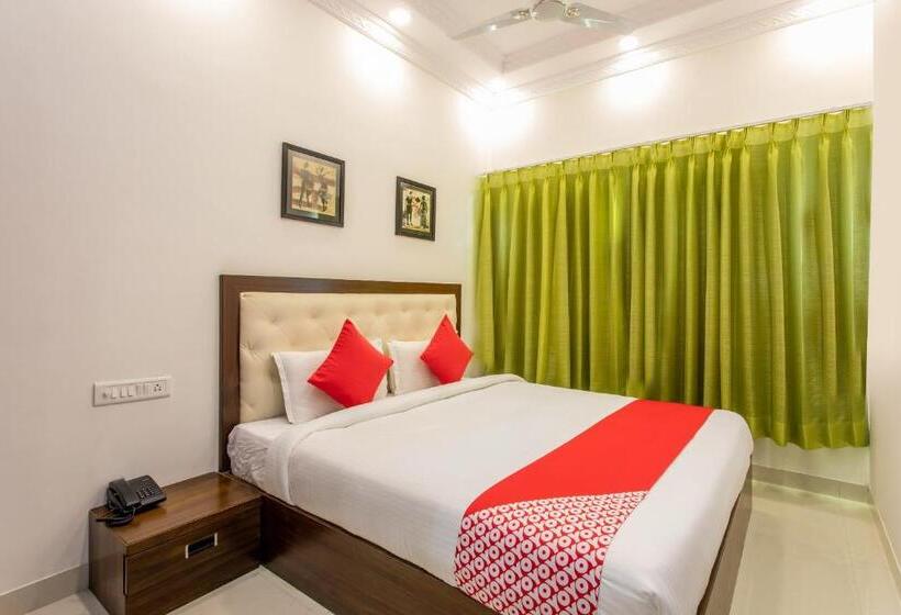 Quarto Triplo Clássico, Oyo 26880 Happy Home